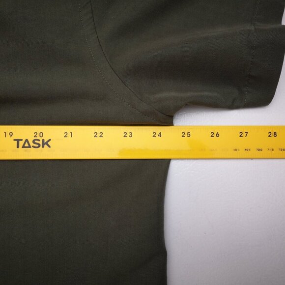 Van Heusen Men's Size Large (16-16 1/2) Army Green Loose Fit Shirt - Picture 7 of 9